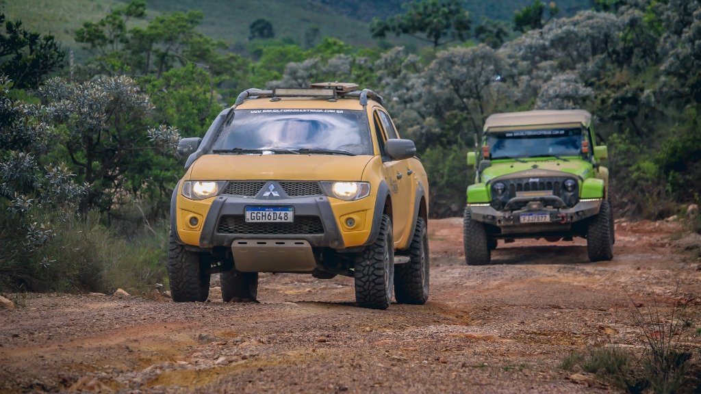 L200 e Jeep Wrangler em comitiva na Canastra